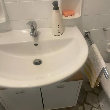 Confortevole Con Costosa Ristrutturazione In Viale Massenzio Masia