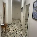 Confortevole Con Costosa Ristrutturazione In Viale Massenzio Masia * Como