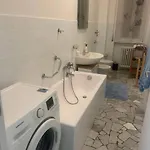 Confortevole Con Costosa Ristrutturazione In Viale Massenzio Masia * Como